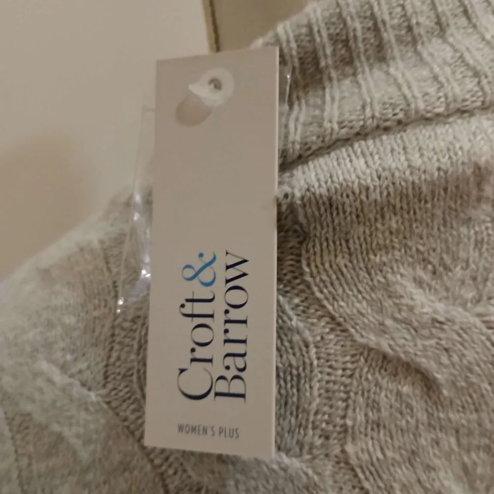 Womans Sweater - Picture 6 of 8